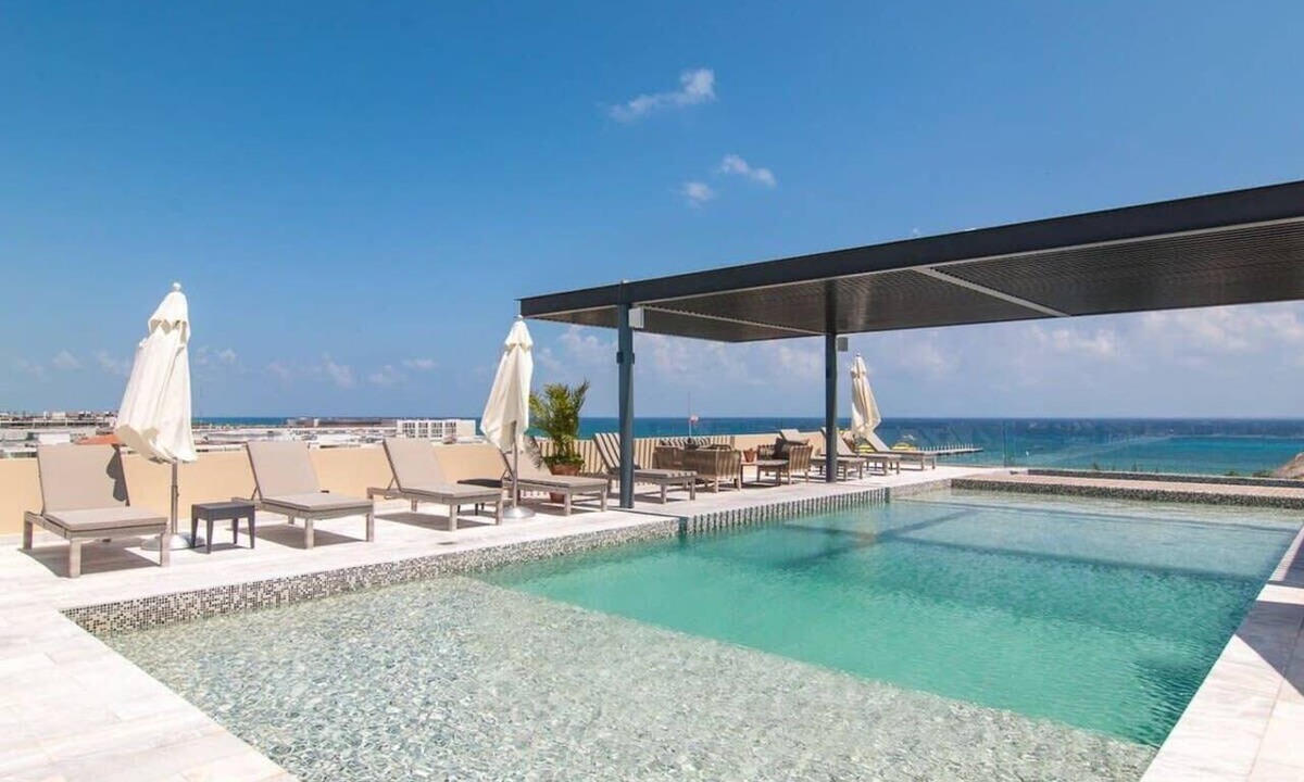 Downtown Condo | 1 Block to Beach, Oceanview Rooftop Pools & Lounge