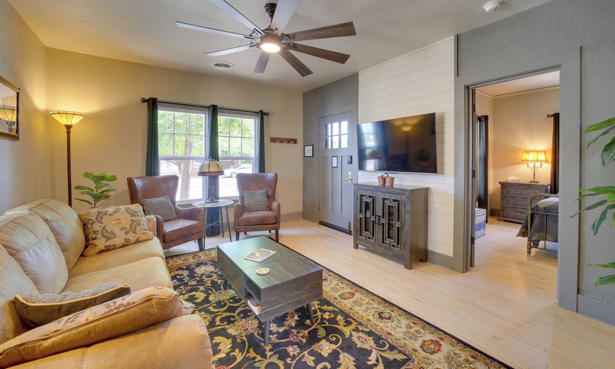 Clarkdale Cottage | < 1 Mi to Dtwn: Home w/Deck in Clarkdale!
