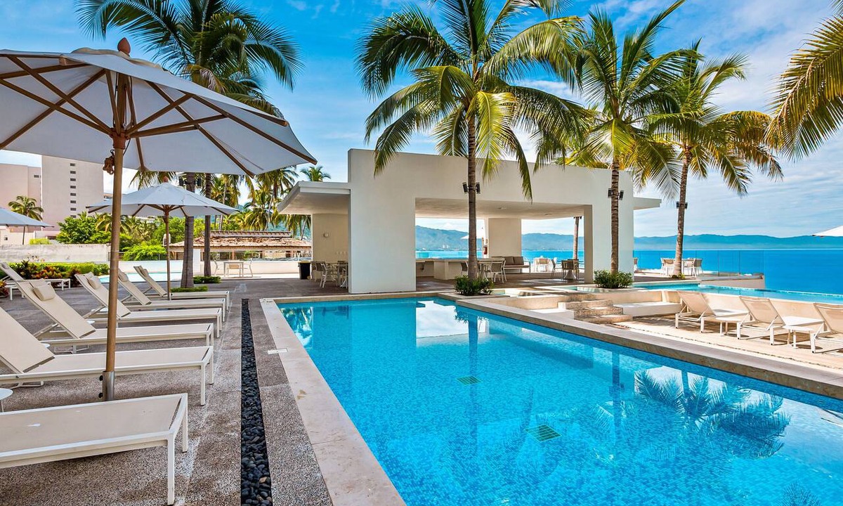 Las Glorias Condo | 11th-Floor Oceanview Stay | Infinity Pools + Gym