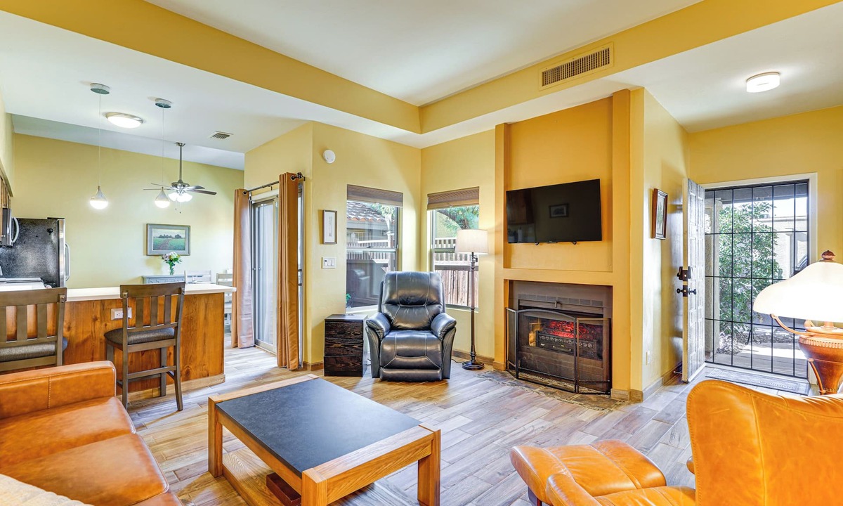 Gatewood Pointe Townhomes House | 12 Mi to Dtwn Tucson: Tranquil Townhome w/Office