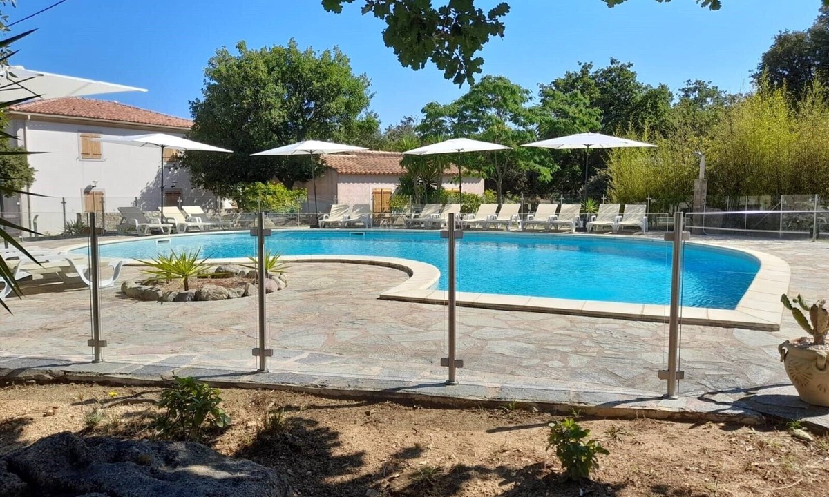 Pigna Apartment | 1km from the beach, apartment g with terrace in residence with swimming pool