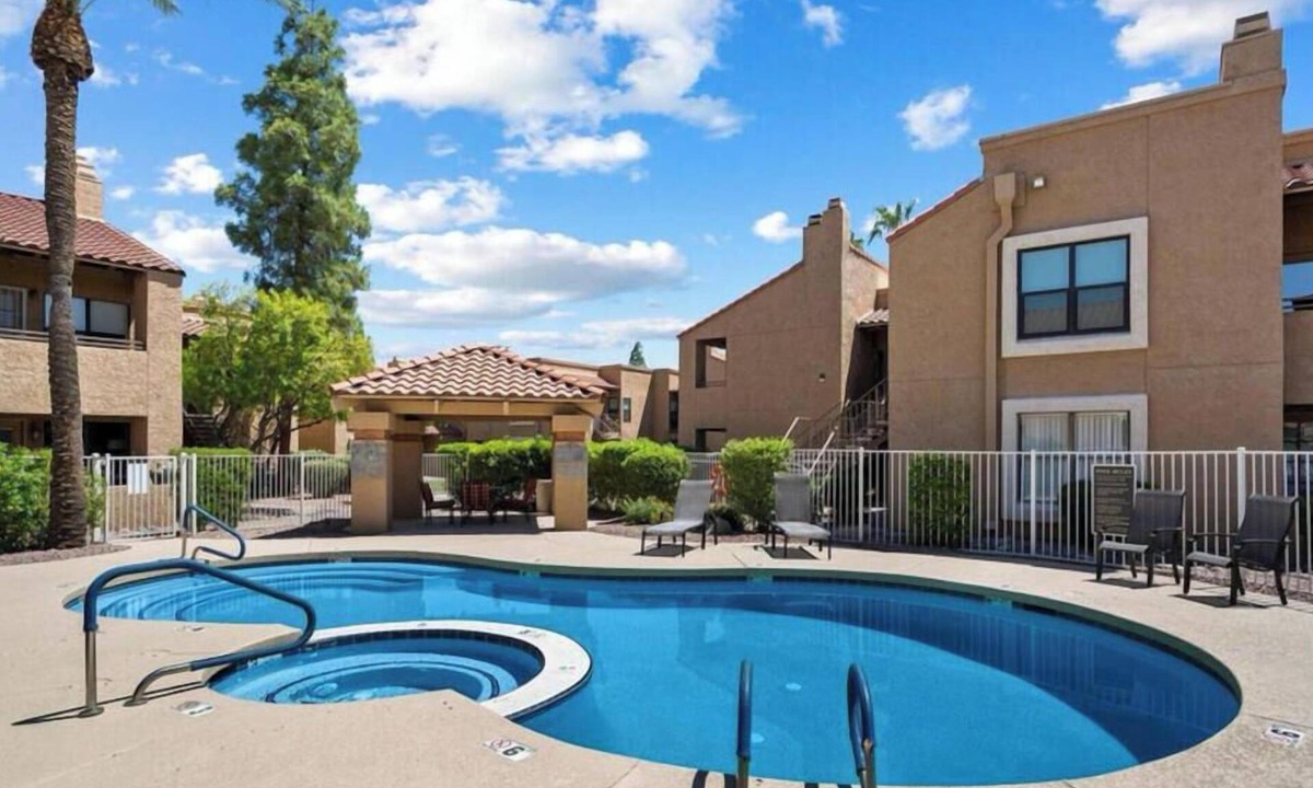 Central Scottsdale Condo | 2-bedroom condo centrally located in Scottsdale with pool and king size bed