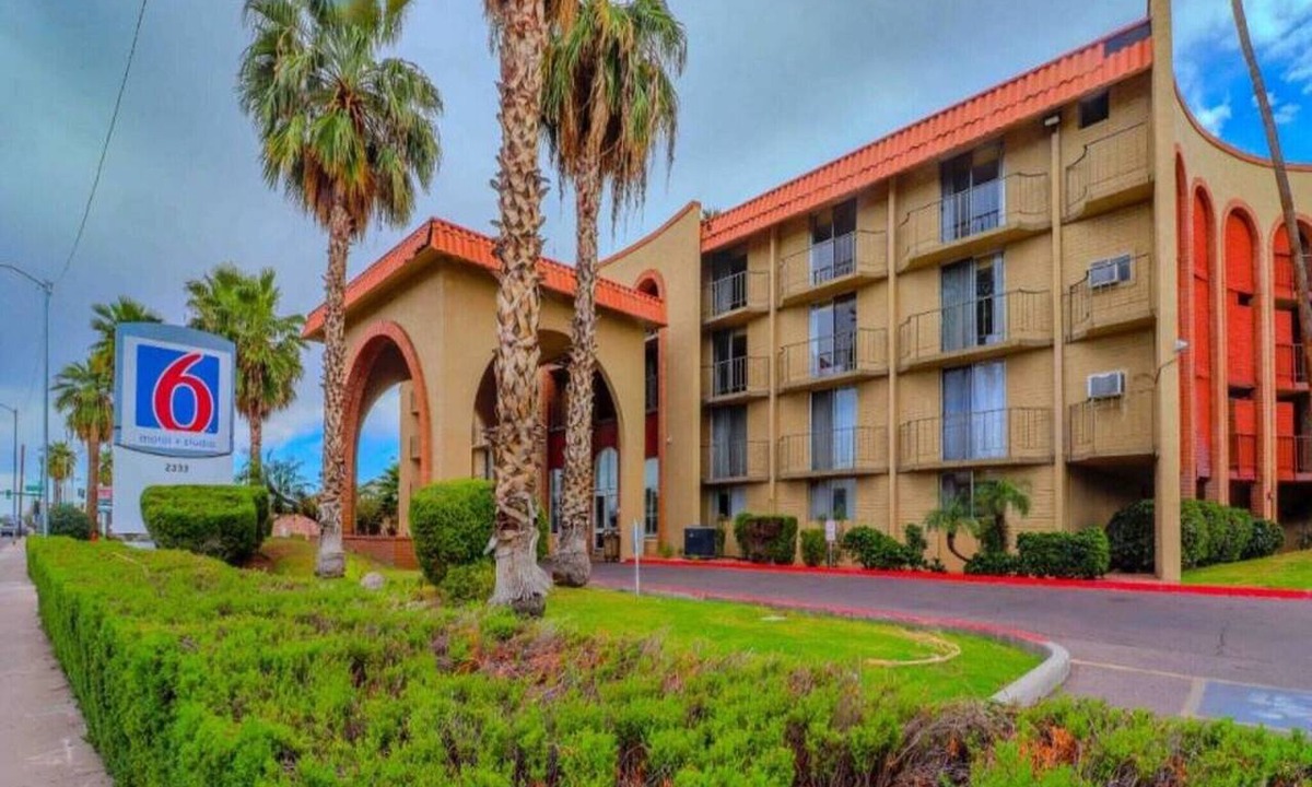 Phoenix Apartment | 2 Full Beds | Non-Smoking, Kitchen