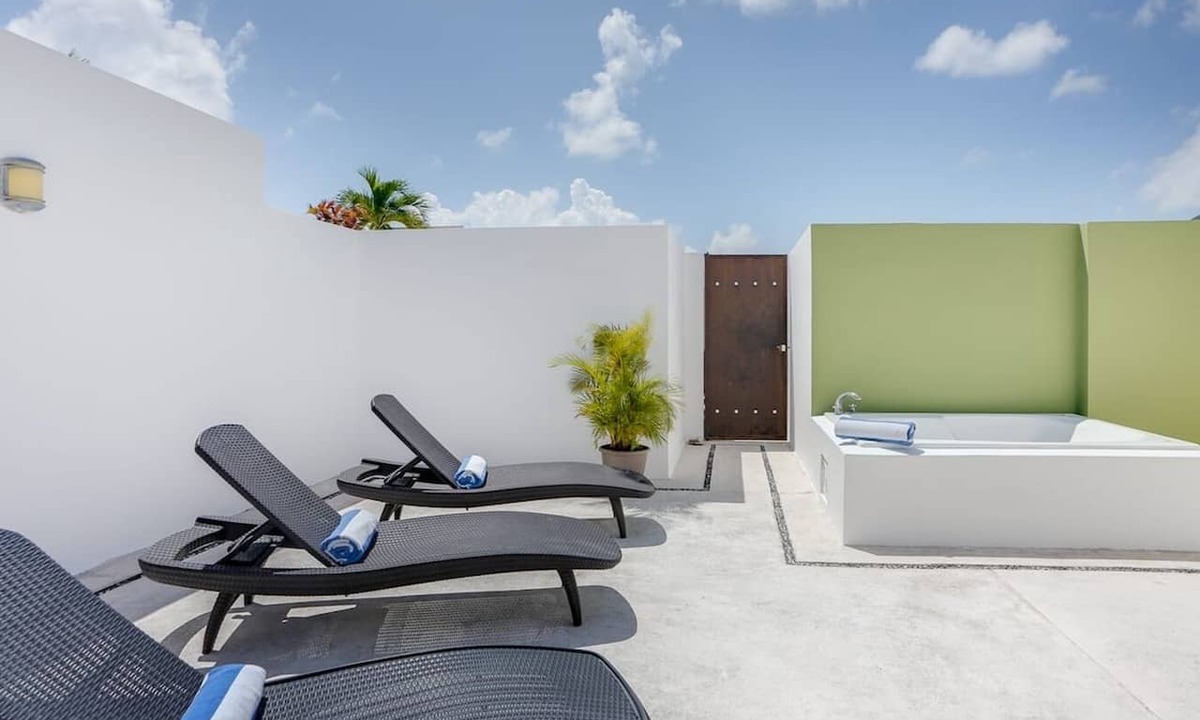 Zazil-ha Apartment | 2BR Close Beach, Private Roof, Pool M303