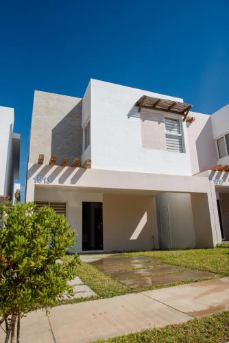 Cerritos House | 3 bedroom 3 bath, vacation home, gated community with ammenities