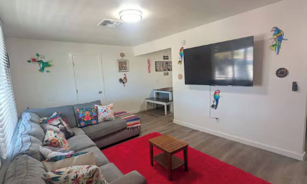 Tucson House | 3-bedroom house in adorable Tucson with cool AC comfort-Casa la charrita