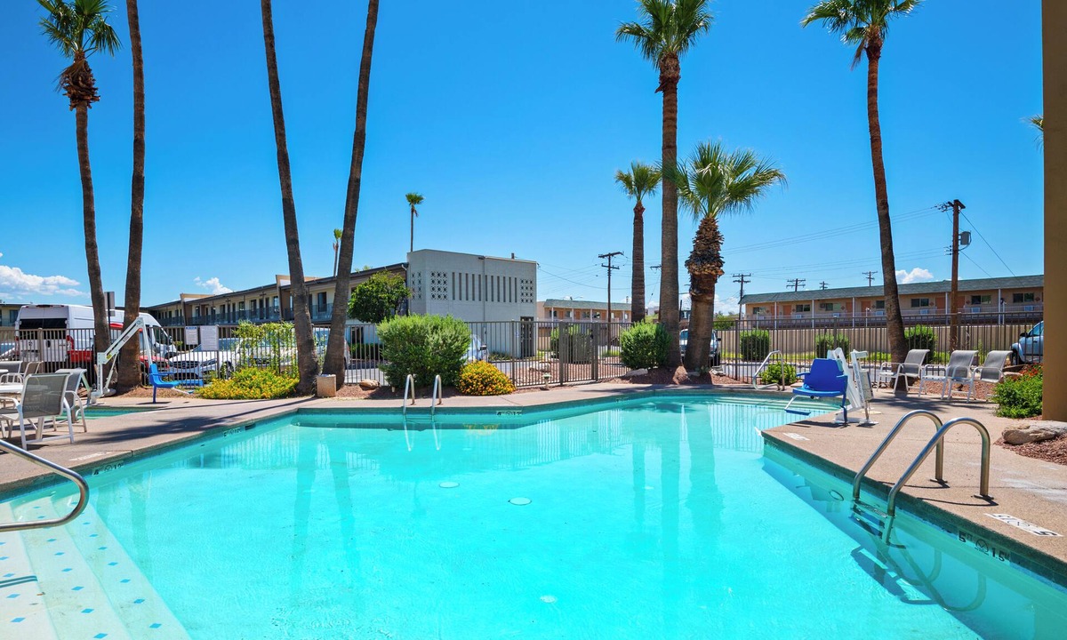 Feldman's Hotel | 3 Rooms Near Rialto Theatre, University Campus & Tucson Entertainment