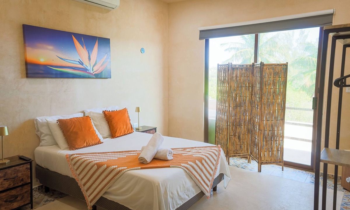Chicxulub Puerto Apartment | 3BR Coastal Condo| Jacuzzi, Balcony & Pool |Casago