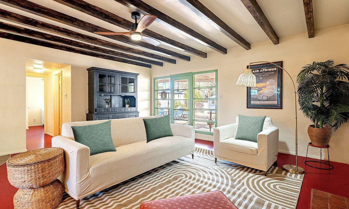Peter Howell House | 3BR Near Hospitals & UofA w/Workspace