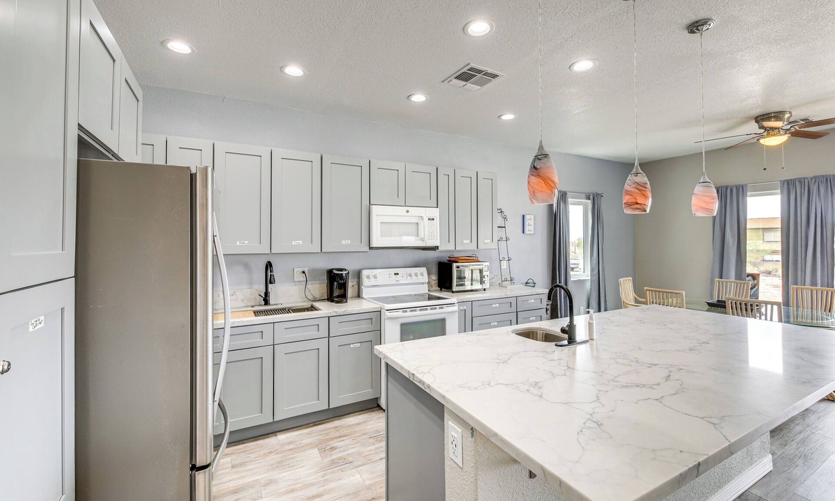 Bullhead City Cottage | 4 Mi to Casinos: Mtn-view Home in Bullhead City!