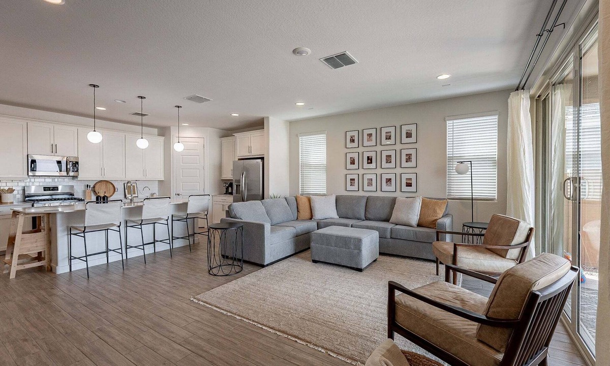Gold Canyon House | 4BR Gold Canyon fire pit, pickleball, basketball & outdoor amenities