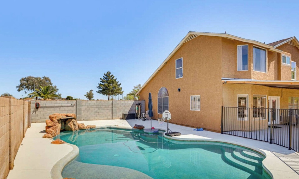 La Buena Vida House | 4BR Home w/Private Pool, Patio & Grill