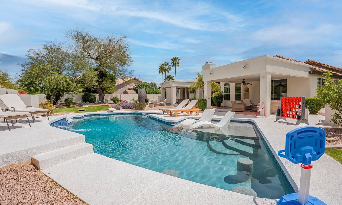 Stonegate House | 5 Bed Luxury Home w/NEW Heated Salt Water Pool/Hot Tub