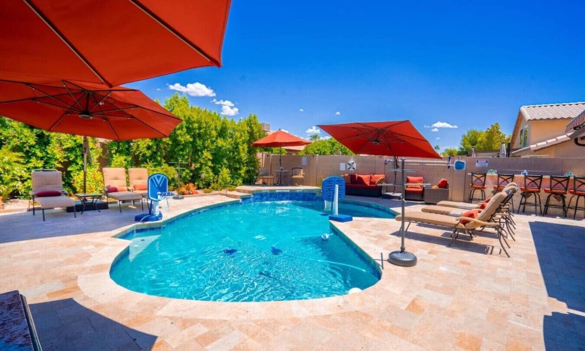 Adobe Hills House | 5 Bedrooms | Hot Tub | Firepit | BBQ Kitchen