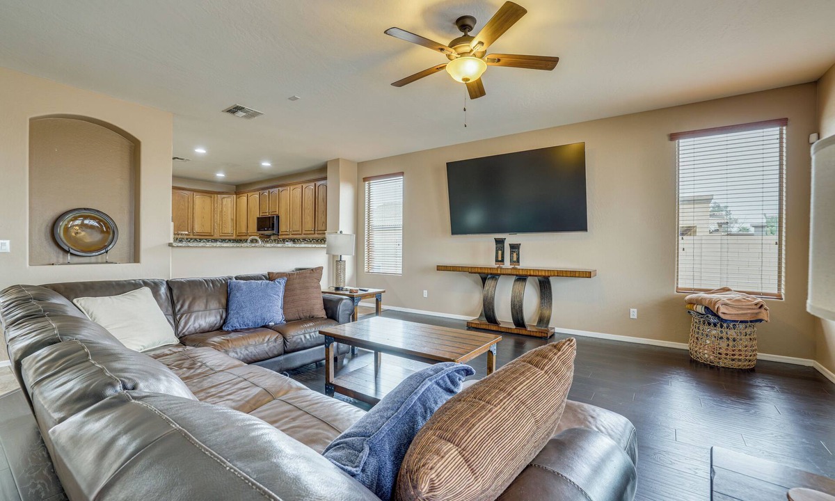 San Tan Valley House | 5 Mi to San Tan Mtn: San Tan Valley Group Getaway!