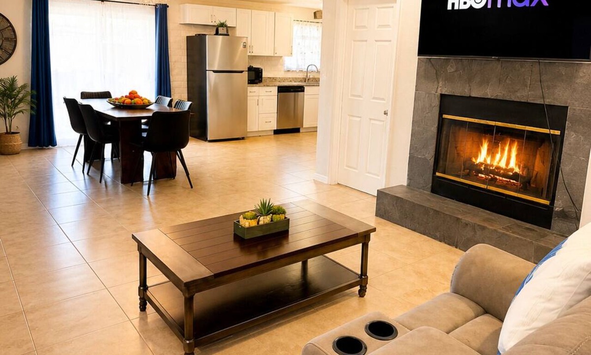 Tucson House | 5BR Home near UofA & TMC , Sleeps 10.