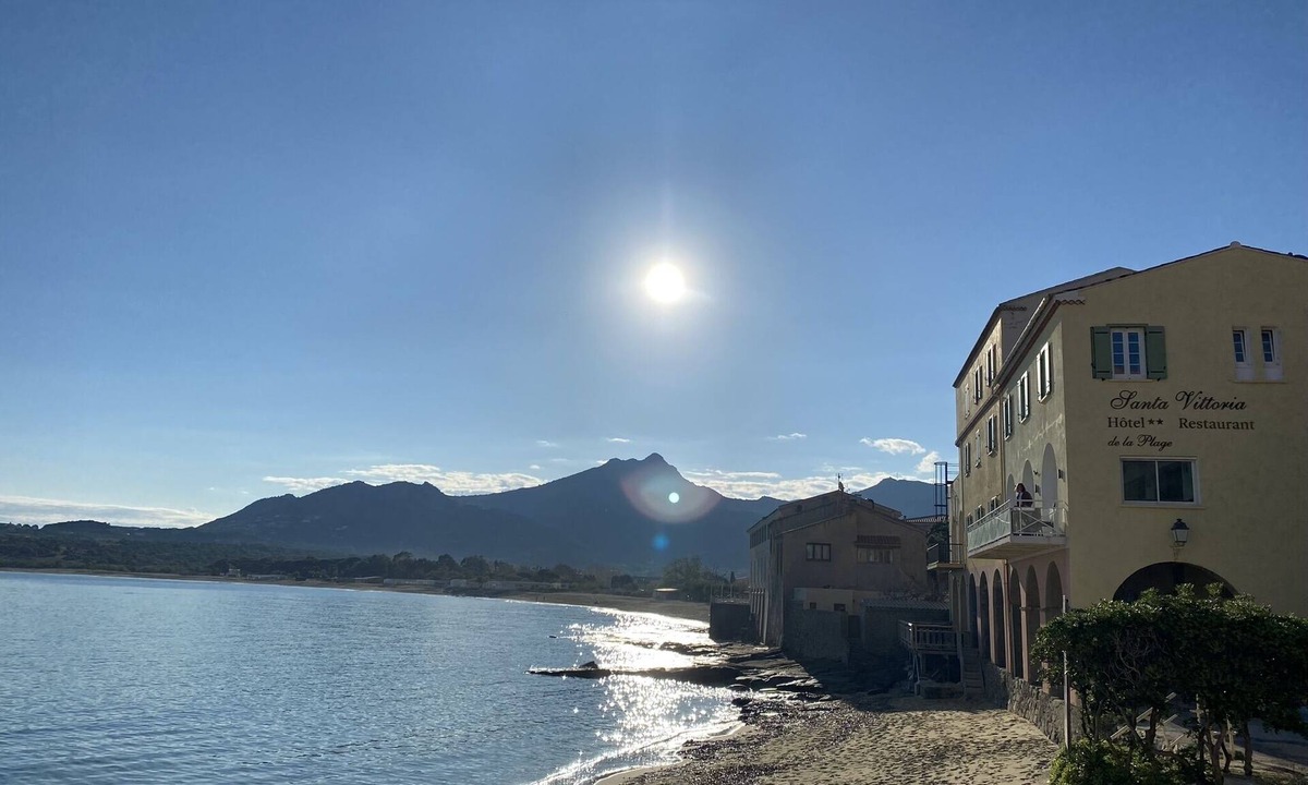Algajola Apartment | 60 meters from the sea with a large terrace