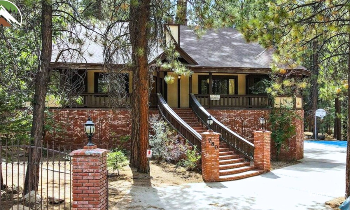 Summit Estates Cabin | 7bd cabin-hot tub-game room-play area-tiki bar