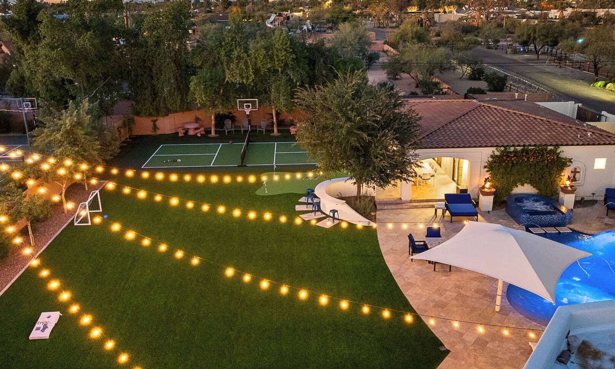 Central Scottsdale House | 7BR Scottsdale Estate w/Pickleball, Basketball, Pool, Spa and Putting Green