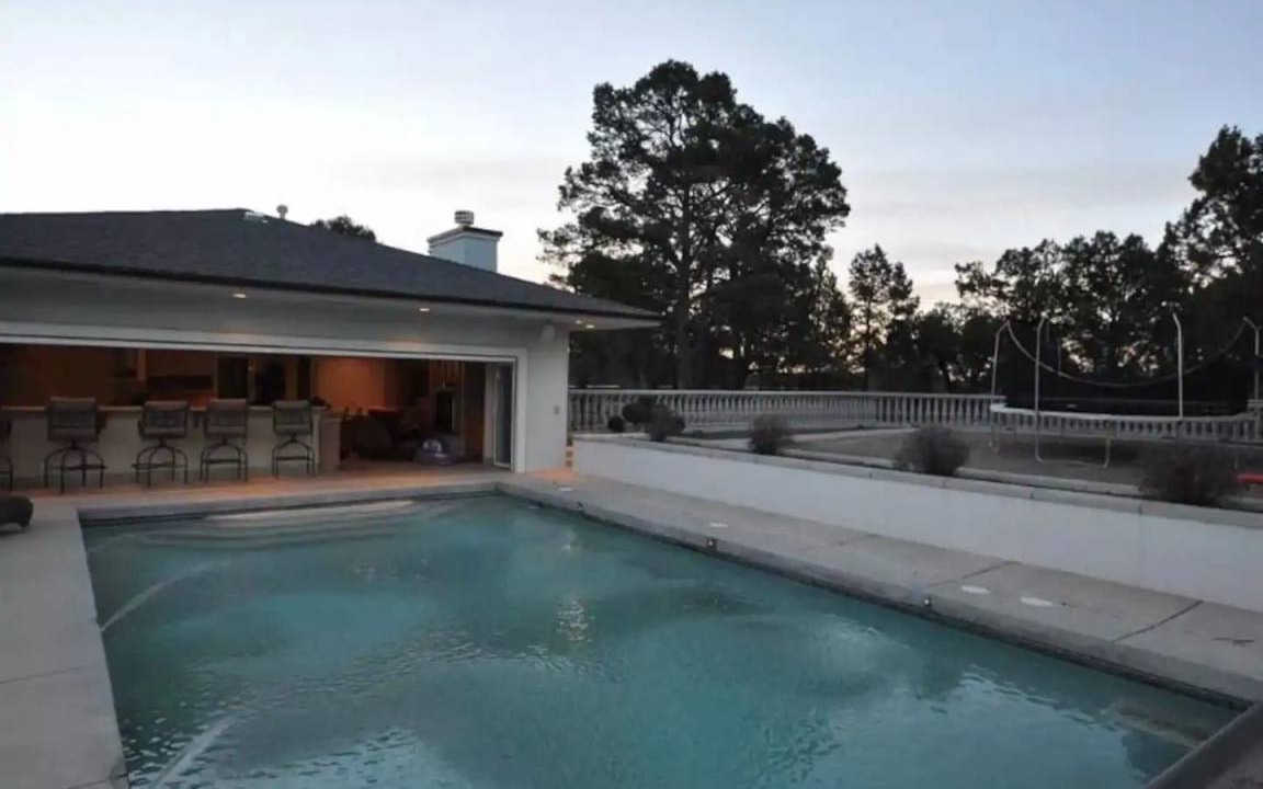 Tyrone House | 929 m² House ∙ 6 bedrooms ∙ 12 guests