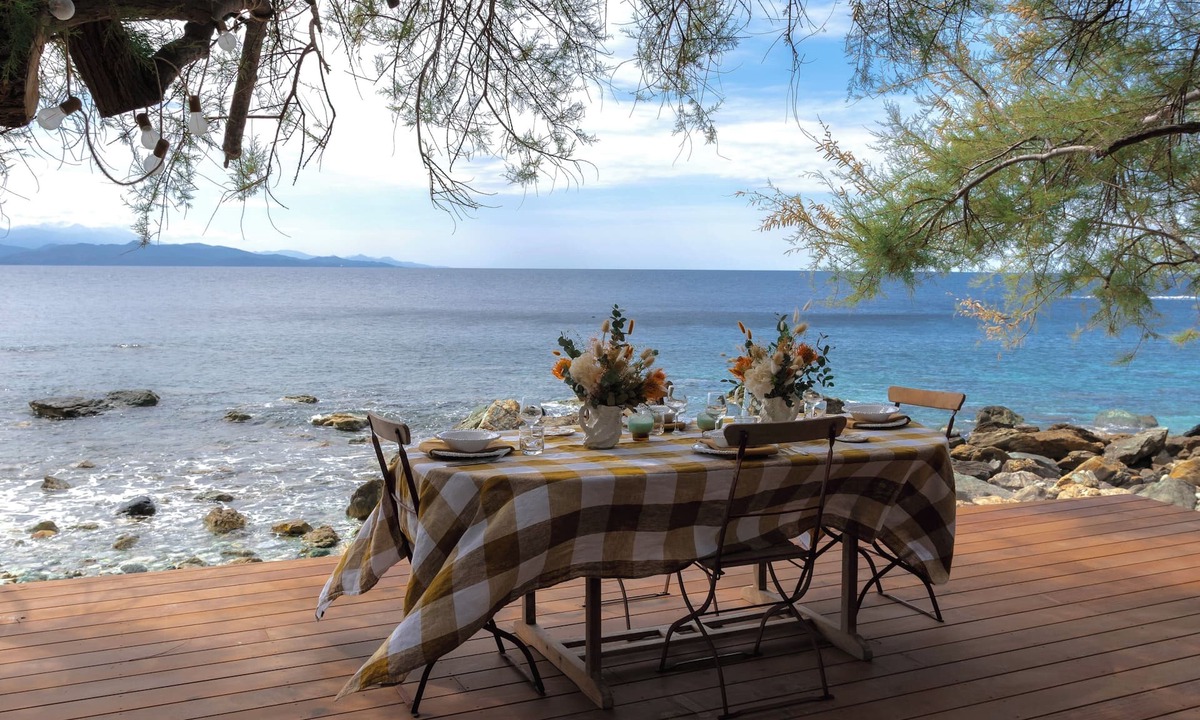 Canari Bed & Breakfast | A Casa Di U Scogliu. Stone house on the waterfront. Cap Corse