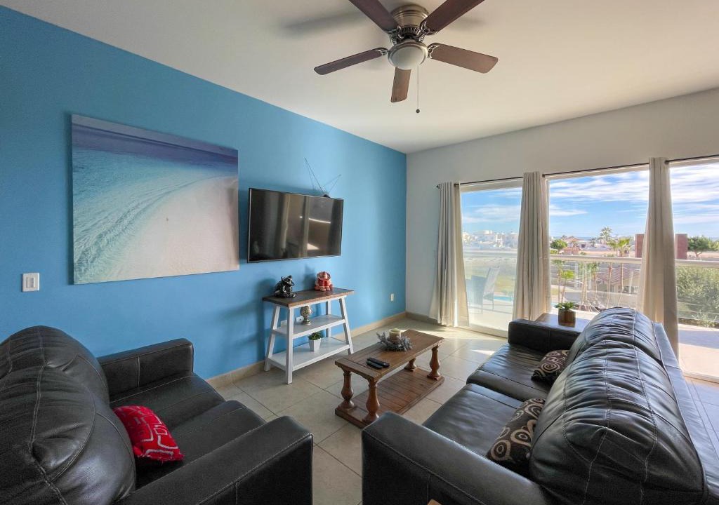 Las Conchas Apartment | Admire Sea View From a Stunning Condo by Premium