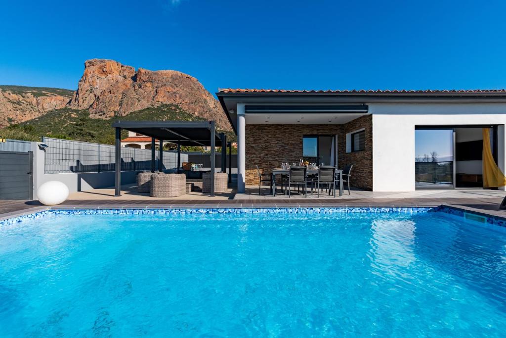 Afa House | Afa proche Ajaccio, magnifique villa avec piscine privée 8 personnes