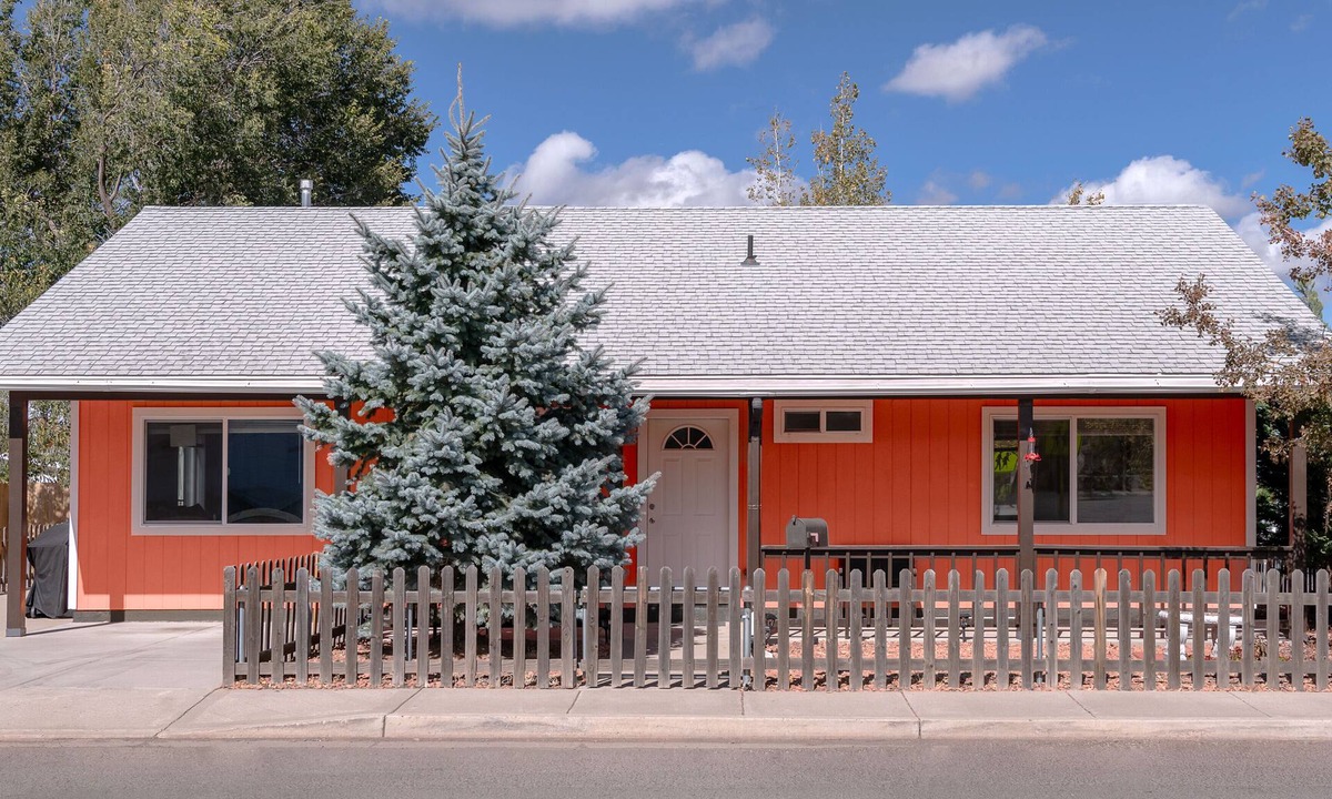 Williams House | Affordable Rates! The Grand Canyon getaway is a block from Downtown with A/C.