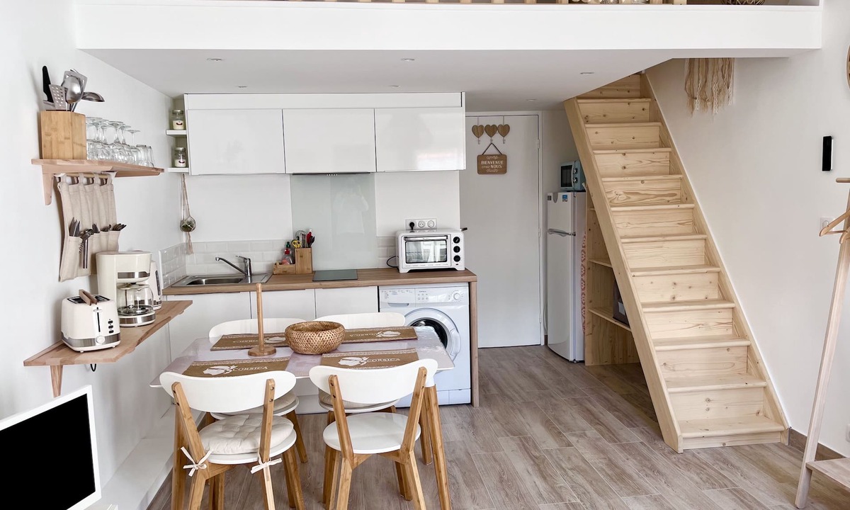 Calvi Apartment | Agréable appartement climatisé 2 personnes à 250m de la plage.