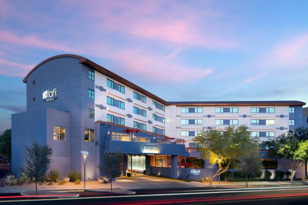 Entertainment District Hotel | Aloft by Marriott Scottsdale