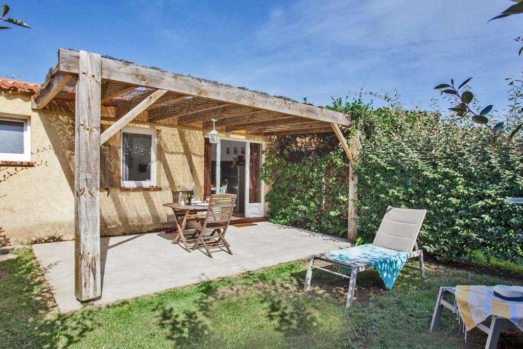 Calvi Villa | Amarylis à Calvi location 2 pers avec clim jardin piscine et barbecue