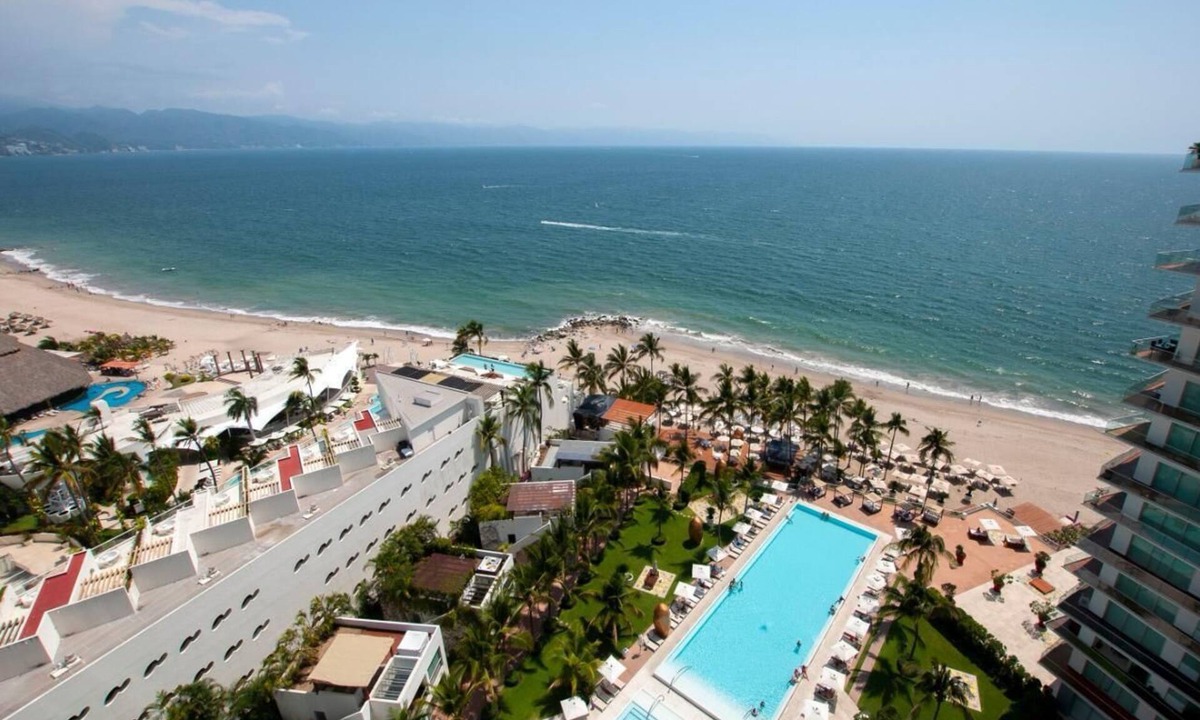 North Hotel Zone Condo | AMAZING BEACHFRONT CONDO AT ICON VALLARTA 2 1705