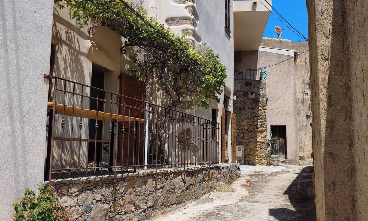 Santa-Reparata-di-Balagna House | An old oil press nestled between the sea and hiking trails