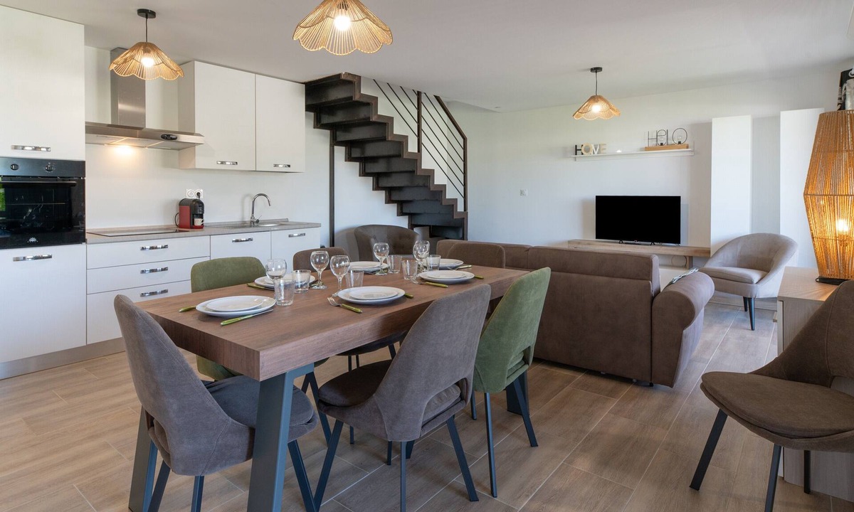 Pineto Apartment | Apartment 'La Dolce Vita 8 - Le Cedrat' with Sea View, Wi-Fi and Air Conditioning