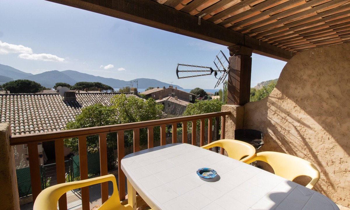 Appietto Apartment | Apartment 'Le Sei' with Sea View, Wi-Fi and Air Conditioning