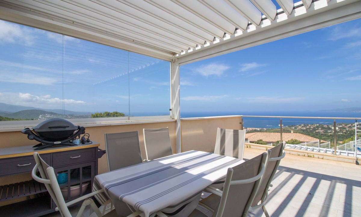 Albitreccia Apartment | Apartment 'Sublime Neuf' with Sea View, Shared Pool and Wi-Fi