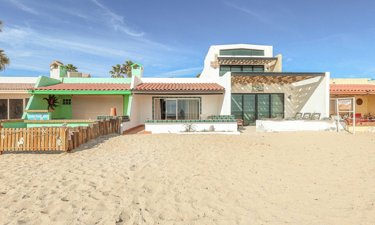 Benito Juarez House | Aventura – Beachfront, Near Malecon