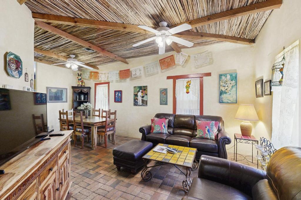 Barrio Viejo House | Barrio Casita