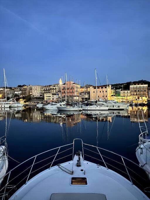 Grand Valinco Boat Rental | Bateau Vedette 14 mètres