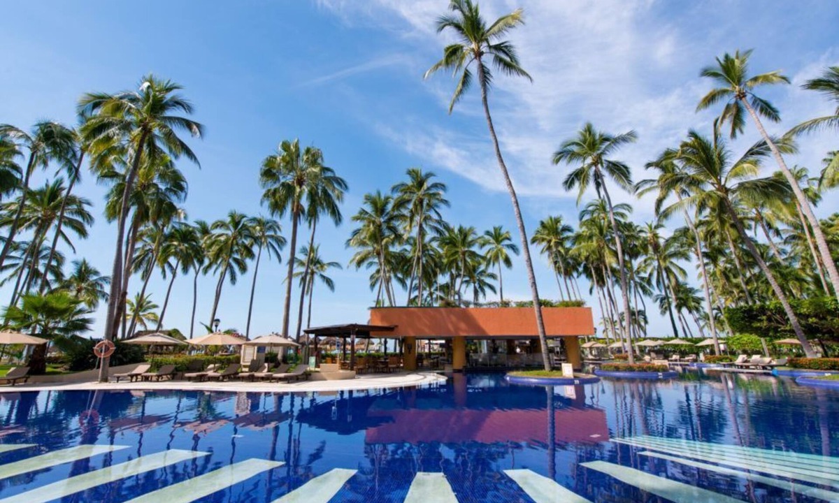Marina Vallarta Hotel | Beach Front Studio with Fitness Center