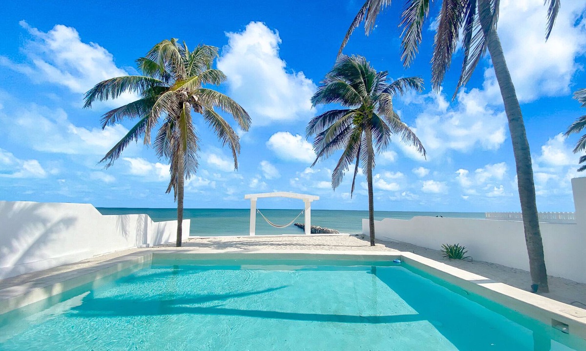 Chuburna Puerto House | Beachfront + Pool + Battery 4BR/4BA