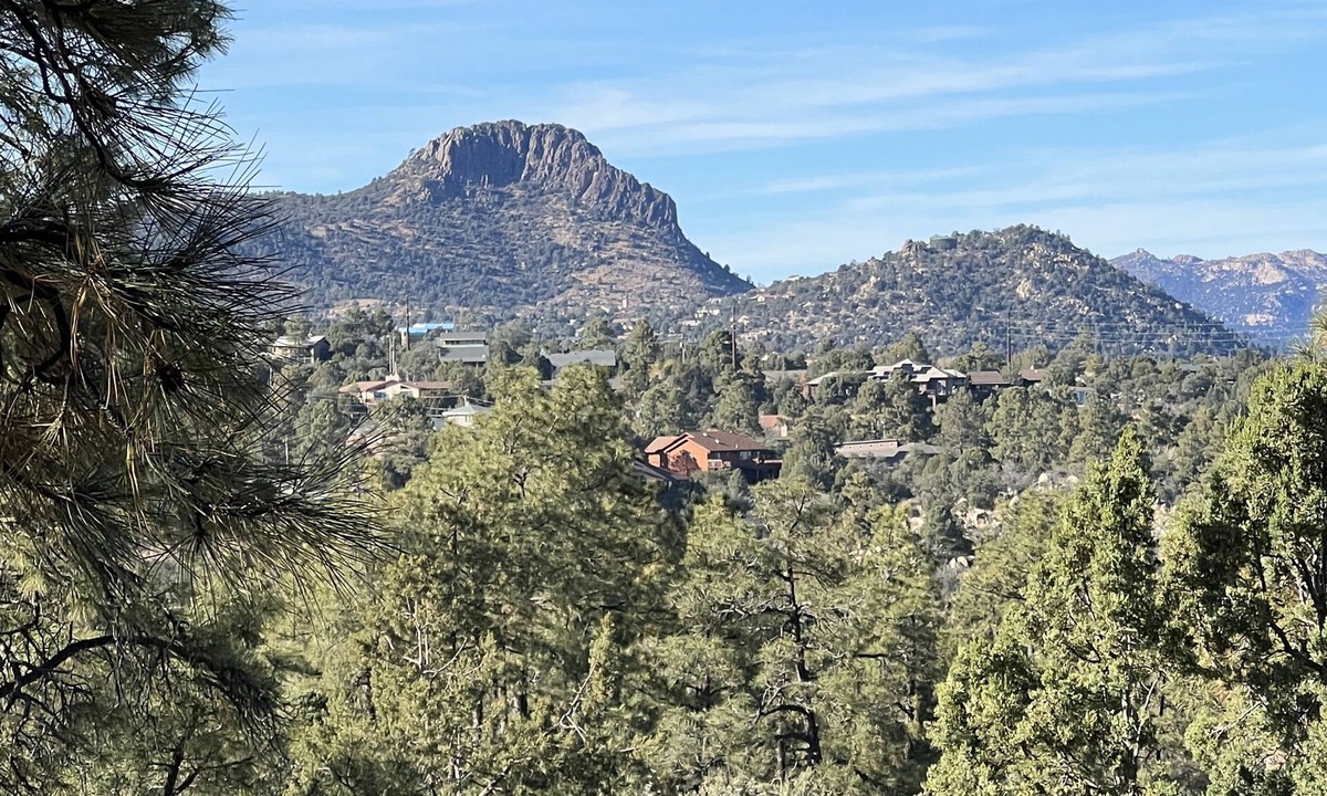 Mountain Club Cabin | Beautiful Home in the Pines: 3bed, 2bath just 10 min to Prescott Town Center