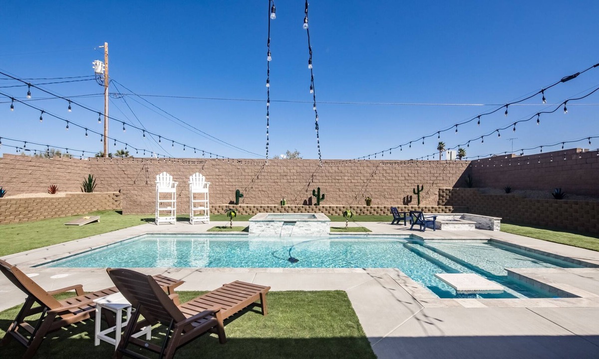 Lake Havasu City House | Beautiful modern home with amazing backyard in the heart of Lake Havasu