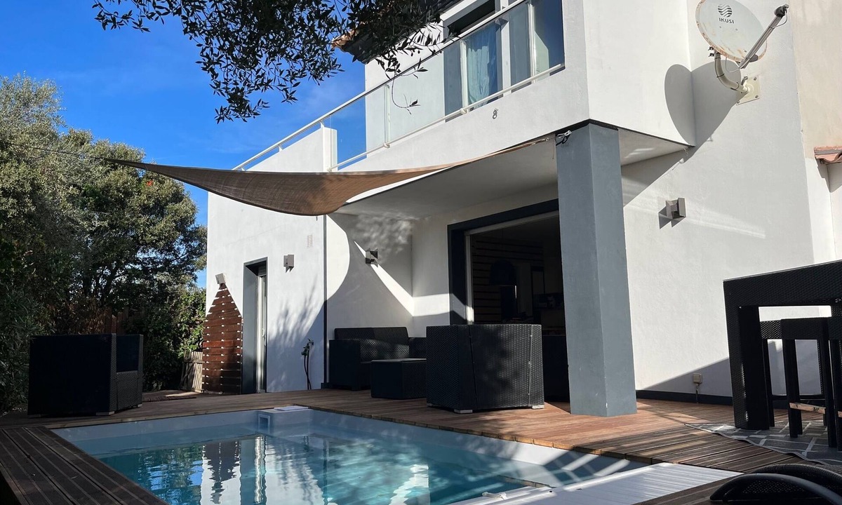 Monticello Villa | Beautiful villa 10 min walk from Ile Rousse