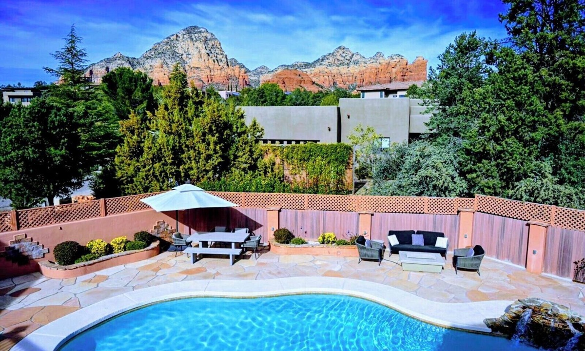 West Sedona House | Best view&location in Sedona! 5 bed/3.5ba, HUGE pool & hot tub 1 min to downtown
