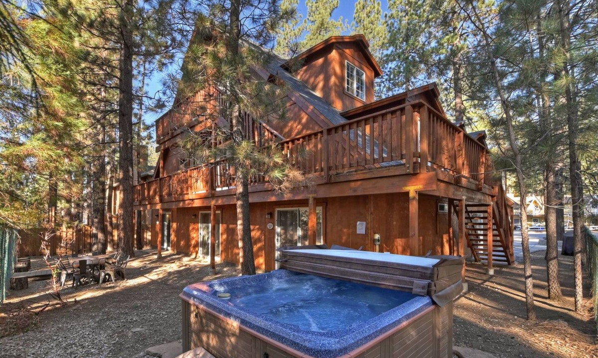 Summit Estates Cabin | Big 10 Luxury Cabin with HotTub