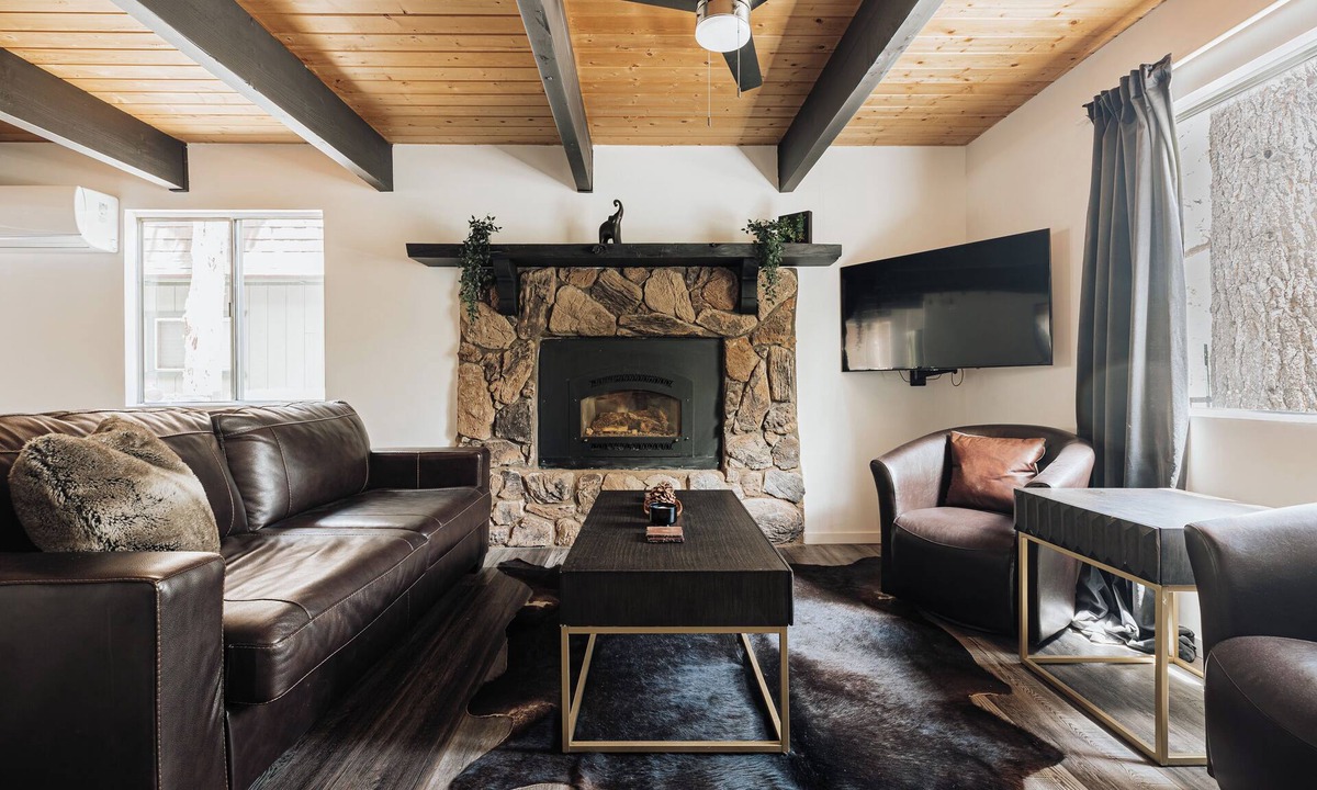 Sugarloaf Cabin | Big Bear Pine Haven Cabin: Hot Tub Fireplace Games