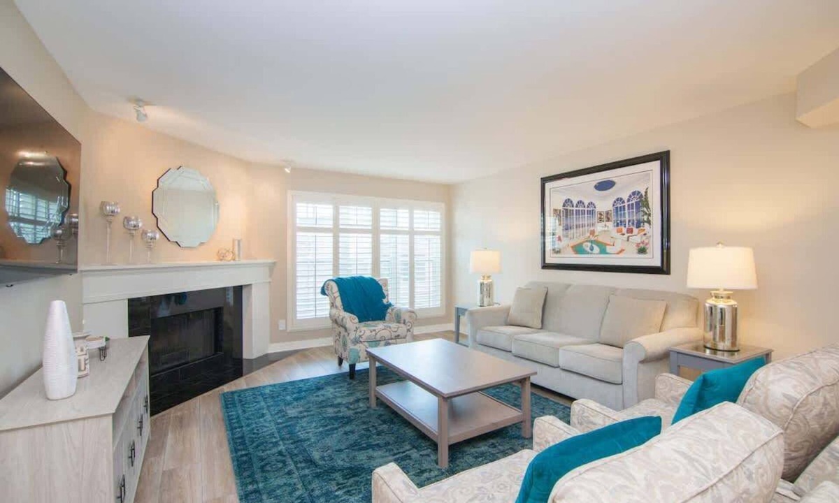 Camelback East Apartment | Biltmore Chic Condo by Golf Course & Hiking Trails