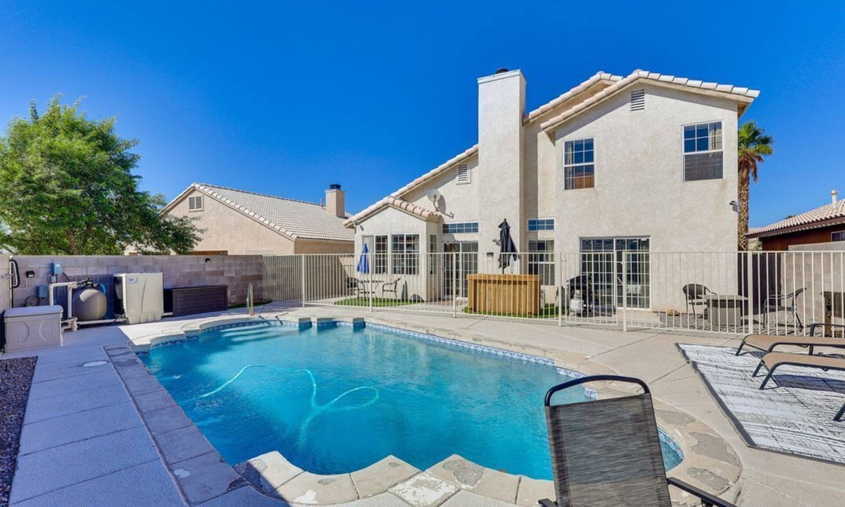 Bullhead City House | “Blue River Oasis – Family Pool Retreat