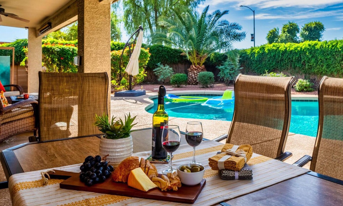 Ashton Ranch House | Blue skies, Lush Oasis, no overlooking neighbours